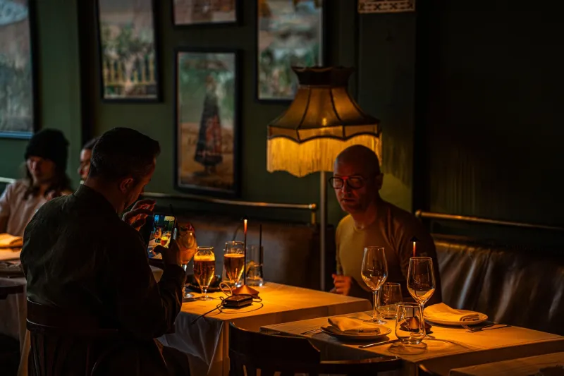Smarter Than Small Talk: Why Intellectual Chemistry Has Become the True Measure of Elite Companionship